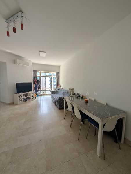 Oleander Towers, 913 Lorong 1 Toa Payoh, 2 Bedrooms, 861 sqft, Apartment For Rent, by Gusthinah Tjandra, 500135817 - Living / Dining - PropertyGuru.com.sg