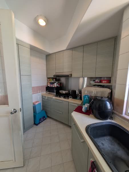 Oleander Towers, 913 Lorong 1 Toa Payoh, 2 Bedrooms, 861 sqft, Apartment For Rent, by Gusthinah Tjandra, 500135817 - Kitchen - PropertyGuru.com.sg