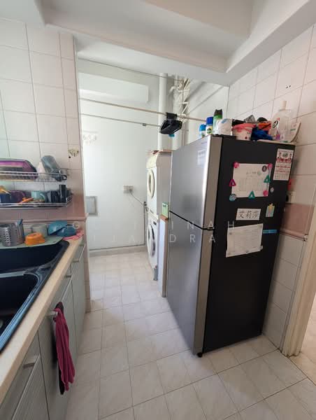 Oleander Towers, 913 Lorong 1 Toa Payoh, 2 Bedrooms, 861 sqft, Apartment For Rent, by Gusthinah Tjandra, 500135817 - Kitchen / Yard - PropertyGuru.com.sg