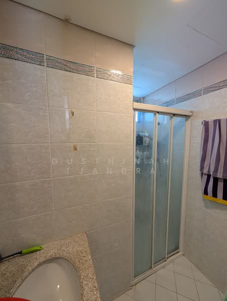 Oleander Towers, 913 Lorong 1 Toa Payoh, 2 Bedrooms, 861 sqft, Apartment For Rent, by Gusthinah Tjandra, 500135817 - Bathroom 2 - PropertyGuru.com.sg