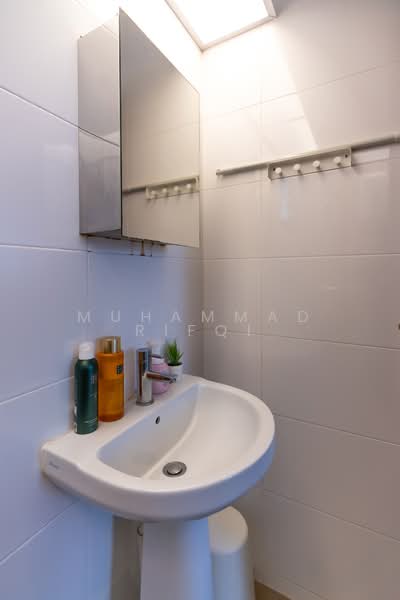 608B Tampines North Drive 1, 608B Tampines North Drive 1, 3 Bedrooms, 1,001 sqft, HDB Flat For Sale, by Muhammad Rifqi, 500135820 - Bathroom - PropertyGuru.com.sg