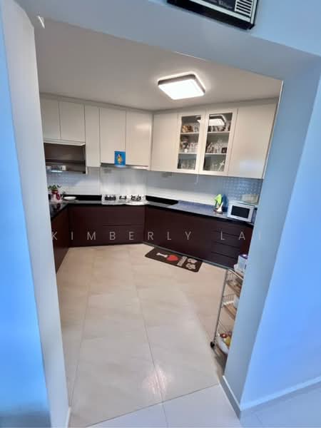For investor/own stay, big 1600sf 3B3B convertible to 4 bed. 7 mins’ to MRT, 4% rental yield., , 4 Bedrooms, 1,615 sqft, Condominium For Sale, by Kimberly Lai, 500135821 - Kitchen - PropertyGuru.com.sg