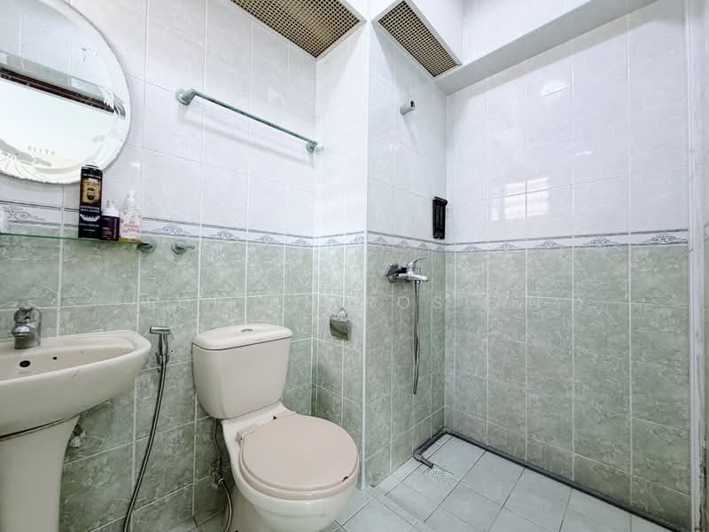 35 Eunos Crescent, 35 Eunos Crescent, 2 Bedrooms, 646 sqft, HDB Flat For Sale, by Sofian Roslan, 500135826 - Bathroom - PropertyGuru.com.sg