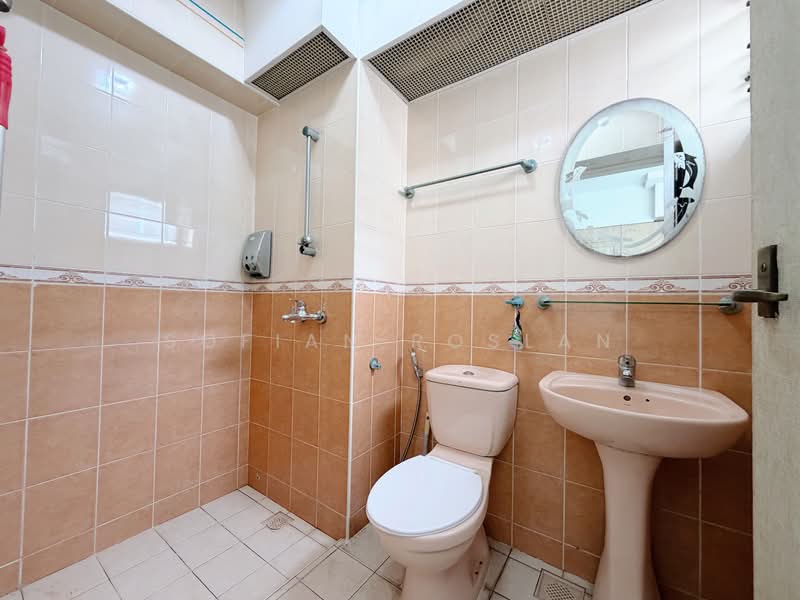 35 Eunos Crescent, 35 Eunos Crescent, 2 Bedrooms, 646 sqft, HDB Flat For Sale, by Sofian Roslan, 500135826 - Bathroom - PropertyGuru.com.sg