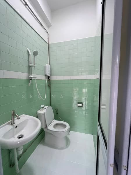Soo Chow Garden, Soo Chow Garden Road, 4 Bedrooms, 2,154 sqft, Terraced House For Sale, by Selina Wong, 500135827 - Bathroom - PropertyGuru.com.sg