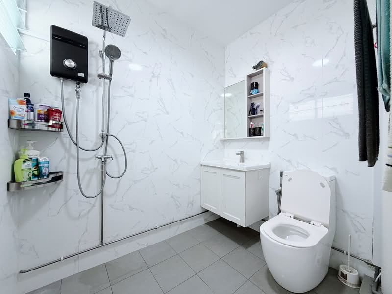 359 Yishun Ring Road, 359 Yishun Ring Road, 4 Bedrooms, 1,572 sqft, HDB Flat For Sale, by Sofian Roslan, 500135832 - Bathroom - PropertyGuru.com.sg