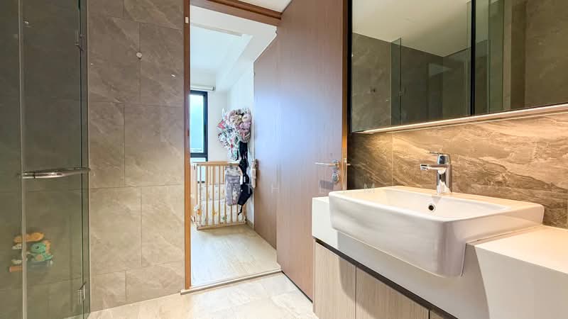 Whistler Grand, 107 West Coast Vale, 2 Bedrooms, 764 sqft, Condominium For Sale, by Keith Lim, 500135836 - Bathroom - PropertyGuru.com.sg