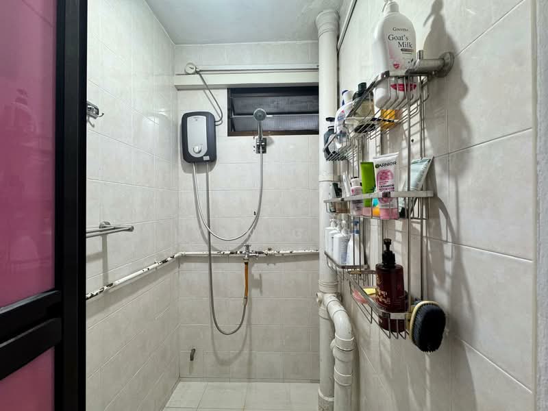 27 Toa Payoh East, 27 Toa Payoh East, 2 Bedrooms, 721 sqft, HDB Flat For Sale, by Iyan Goh, 500135840 - Bathroom - PropertyGuru.com.sg