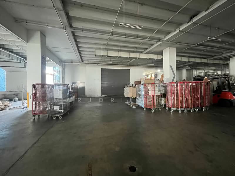 20ft truck Ramp-up B2-clean Warehouse 9300sf fitted with air-con & rooms @ Tampines Avail July, , 9,320 sqft, Warehouse For Rent, by Marjorie Teo, 500135841 - Interior - CommercialGuru.com.sg