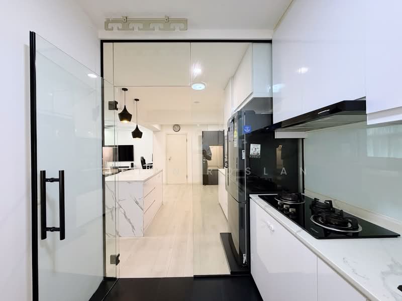 118 Edgefield Plains, 118 Edgefield Plains, 3 Bedrooms, 1,206 sqft, HDB Flat For Sale, by Sofian Roslan, 500135842 - Kitchen - PropertyGuru.com.sg