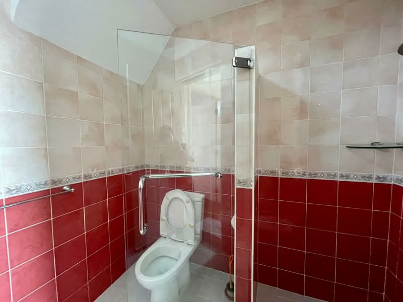 The Springfield, 133 Chempaka Kuning Link, 5 Bedrooms, 2,529 sqft, Terraced House For Sale, by Michael Wong, 500135845 - Bathroom - PropertyGuru.com.sg