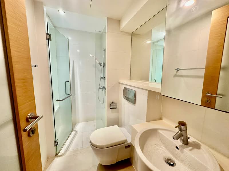Parc Emily, 11 Mount Emily Road, 2 Bedrooms, 904 sqft, Condominium For Sale, by Kavin Kuah, 500135847 - Bathroom - PropertyGuru.com.sg