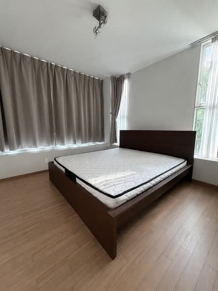 Parc Emily, 11 Mount Emily Road, 2 Bedrooms, 904 sqft, Condominium For Sale, by Kavin Kuah, 500135847 - Bedroom - PropertyGuru.com.sg