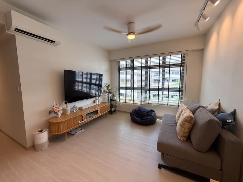 621A Tampines Street 61, 621A Tampines Street 61, 2 Bedrooms, 742 sqft, HDB Flat For Sale, by Joey Loh 罗雪慧, 500135848 - Living Room - PropertyGuru.com.sg