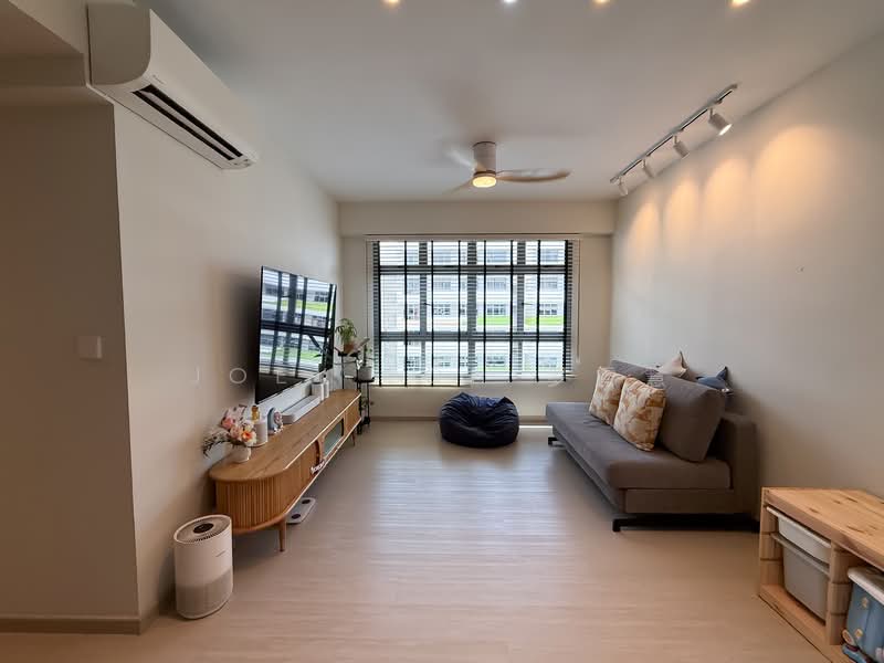 621A Tampines Street 61, 621A Tampines Street 61, 2 Bedrooms, 742 sqft, HDB Flat For Sale, by Joey Loh 罗雪慧, 500135848 - Living Room - PropertyGuru.com.sg