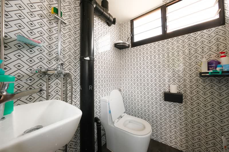 511 Ang Mo Kio Avenue 8, 511 Ang Mo Kio Avenue 8, 3 Bedrooms, 990 sqft, HDB Flat For Sale, by Karen Neo, 500135854 - Bathroom - PropertyGuru.com.sg