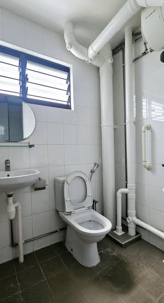 315 Ubi Avenue 1, 315 Ubi Avenue 1, 3 Bedrooms, 1,119 sqft, HDB Flat For Rent, by Boris Lee, 500135860 - Bathroom - PropertyGuru.com.sg