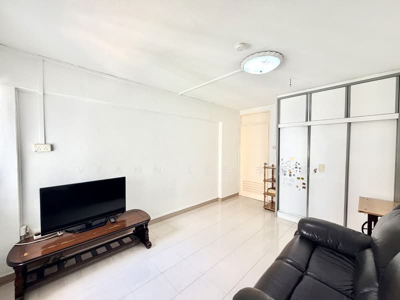 675 Hougang Avenue 8, 675 Hougang Avenue 8, 3 Bedrooms, 1,119 sqft, HDB Flat For Sale, by Veann Lee 李慧瑜, 500135868 - Living Room - PropertyGuru.com.sg