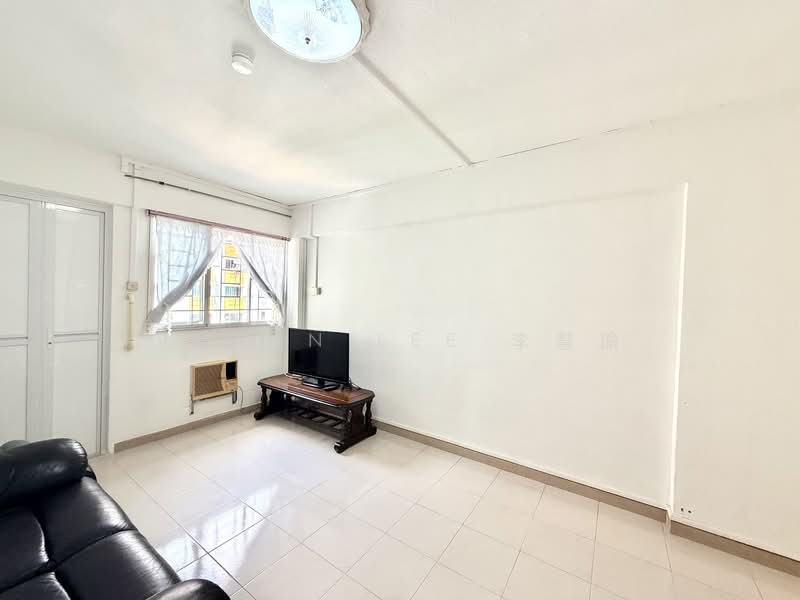675 Hougang Avenue 8, 675 Hougang Avenue 8, 3 Bedrooms, 1,119 sqft, HDB Flat For Sale, by Veann Lee 李慧瑜, 500135868 - Living Room - PropertyGuru.com.sg