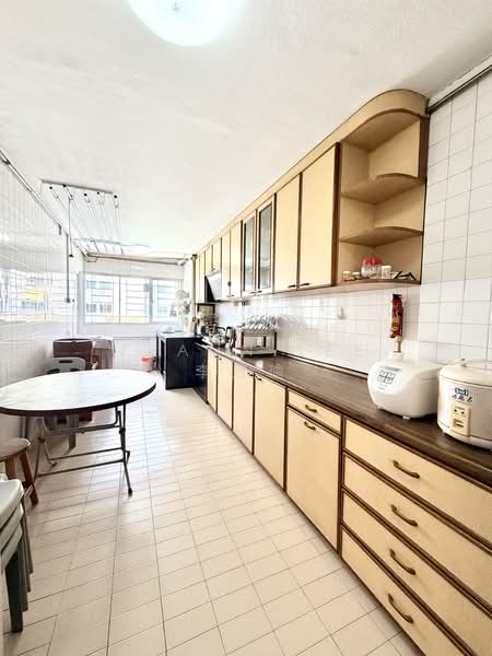 675 Hougang Avenue 8, 675 Hougang Avenue 8, 3 Bedrooms, 1,119 sqft, HDB Flat For Sale, by Veann Lee 李慧瑜, 500135868 - Kitchen - PropertyGuru.com.sg