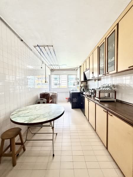 675 Hougang Avenue 8, 675 Hougang Avenue 8, 3 Bedrooms, 1,119 sqft, HDB Flat For Sale, by Veann Lee 李慧瑜, 500135868 - Kitchen - PropertyGuru.com.sg