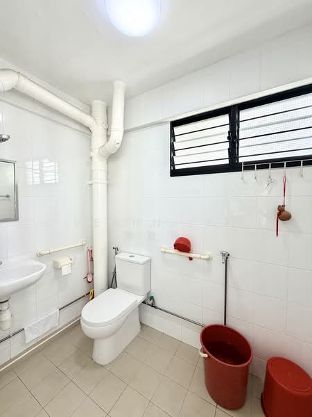 675 Hougang Avenue 8, 675 Hougang Avenue 8, 3 Bedrooms, 1,119 sqft, HDB Flat For Sale, by Veann Lee 李慧瑜, 500135868 - Bathroom - PropertyGuru.com.sg
