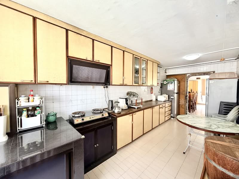 675 Hougang Avenue 8, 675 Hougang Avenue 8, 3 Bedrooms, 1,119 sqft, HDB Flat For Sale, by Veann Lee 李慧瑜, 500135868 - Kitchen - PropertyGuru.com.sg