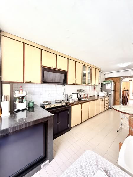675 Hougang Avenue 8, 675 Hougang Avenue 8, 3 Bedrooms, 1,119 sqft, HDB Flat For Sale, by Veann Lee 李慧瑜, 500135868 - Kitchen - PropertyGuru.com.sg