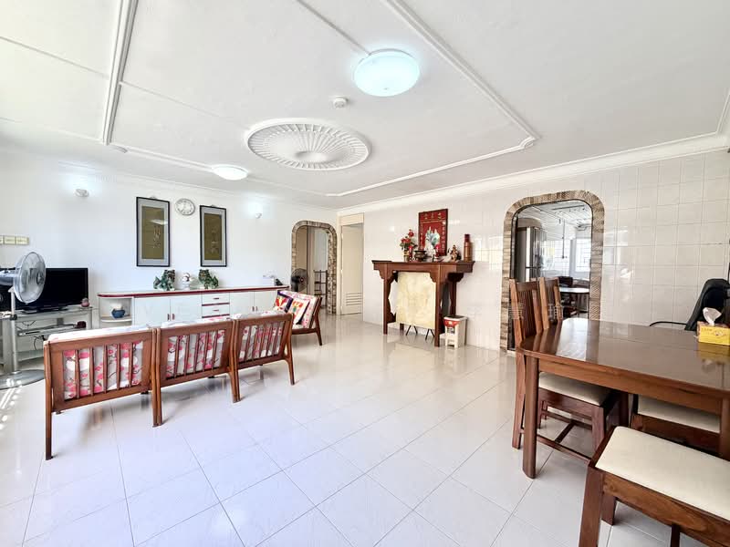 675 Hougang Avenue 8, 675 Hougang Avenue 8, 3 Bedrooms, 1,119 sqft, HDB Flat For Sale, by Veann Lee 李慧瑜, 500135868 - Living Room - PropertyGuru.com.sg