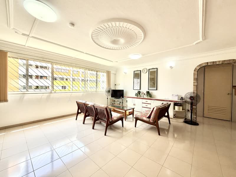 675 Hougang Avenue 8, 675 Hougang Avenue 8, 3 Bedrooms, 1,119 sqft, HDB Flat For Sale, by Veann Lee 李慧瑜, 500135868 - Living Room - PropertyGuru.com.sg