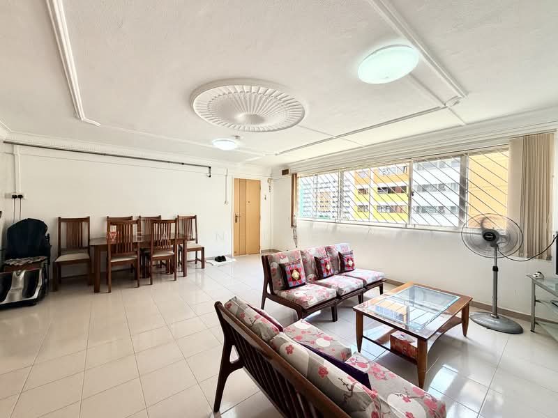 675 Hougang Avenue 8, 675 Hougang Avenue 8, 3 Bedrooms, 1,119 sqft, HDB Flat For Sale, by Veann Lee 李慧瑜, 500135868 - Living Room - PropertyGuru.com.sg