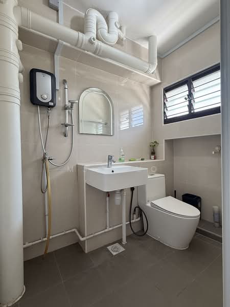 124A Bukit Merah View, 124A Bukit Merah View, 3 Bedrooms, 1,367 sqft, HDB Flat For Rent, by MJ Zhuo, 500135873 - Bathroom - PropertyGuru.com.sg
