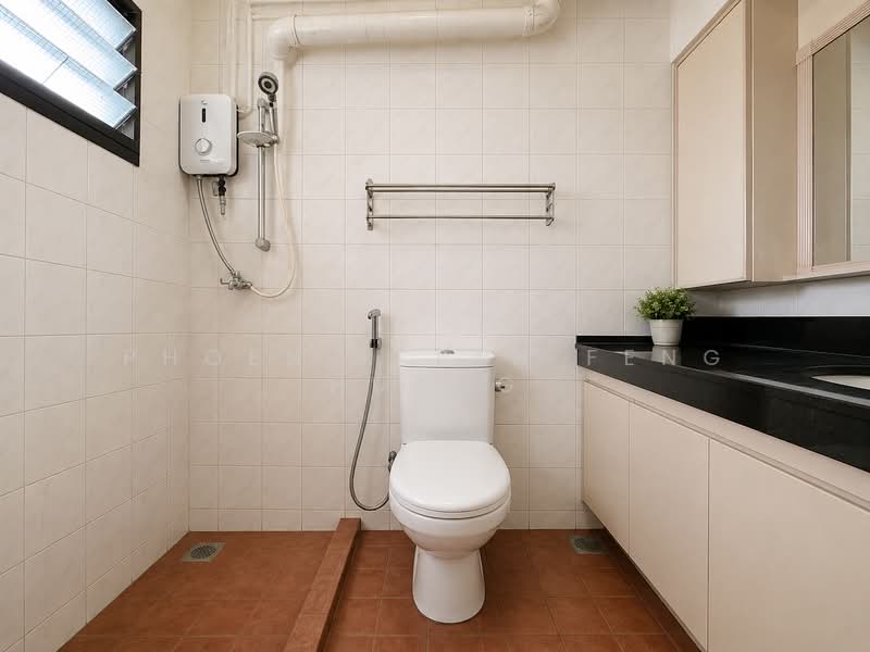 125 Rivervale Street, 125 Rivervale Street, 3 Bedrooms, 1,076 sqft, HDB Flat For Sale, by Phoenix Tan Feng Huang, 500135875 - Bathroom - PropertyGuru.com.sg