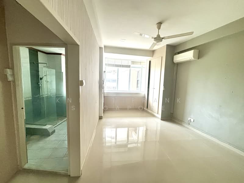 Lakepoint Condo, 2 Lakepoint Drive, 3 Bedrooms, 2,217 sqft, Condominium For Sale, by LORRAINE CHEW LUO LIN, 500135878 - Bathroom - PropertyGuru.com.sg