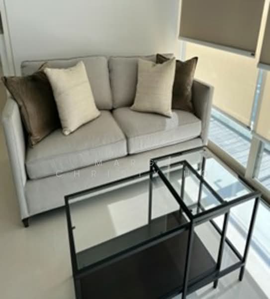 Scotts Square, 8 Scotts Road, 1 Bedroom, 624 sqft, Condominium For Sale, by Marge Christy Ho, 500135893 - Living Room - PropertyGuru.com.sg