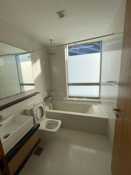 Marina Bay Residences, 18 Marina Boulevard, 2 Bedrooms, 1,066 sqft, Condominium For Rent, by Markus Tay KP 郑锦彬, 500135902 - Bathroom - PropertyGuru.com.sg