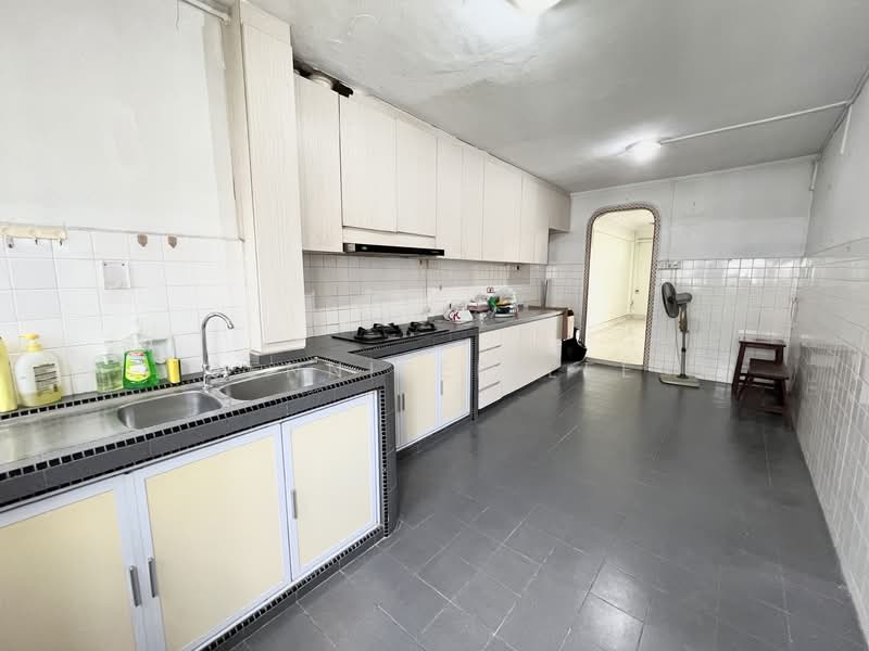 571 Cheng San Court, 571 Ang Mo Kio Avenue 3, 2 Bedrooms, 721 sqft, HDB Flat For Sale, by Jennifer Lee, 500135908 - Spacious Kitchen - PropertyGuru.com.sg