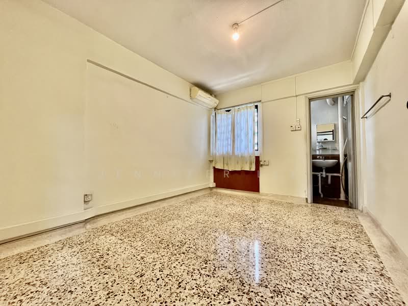 571 Cheng San Court, 571 Ang Mo Kio Avenue 3, 2 Bedrooms, 721 sqft, HDB Flat For Sale, by Jennifer Lee, 500135908 - Master Bedroom with Attached bathroom - PropertyGuru.com.sg