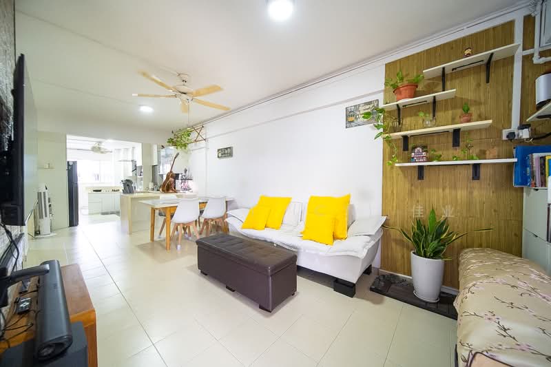 203 Yishun Street 21, 203 Yishun Street 21, 2 Bedrooms, 721 sqft, HDB Flat For Sale, by Chia Yei (CY) 佳业, 500135914 - Living Room - PropertyGuru.com.sg