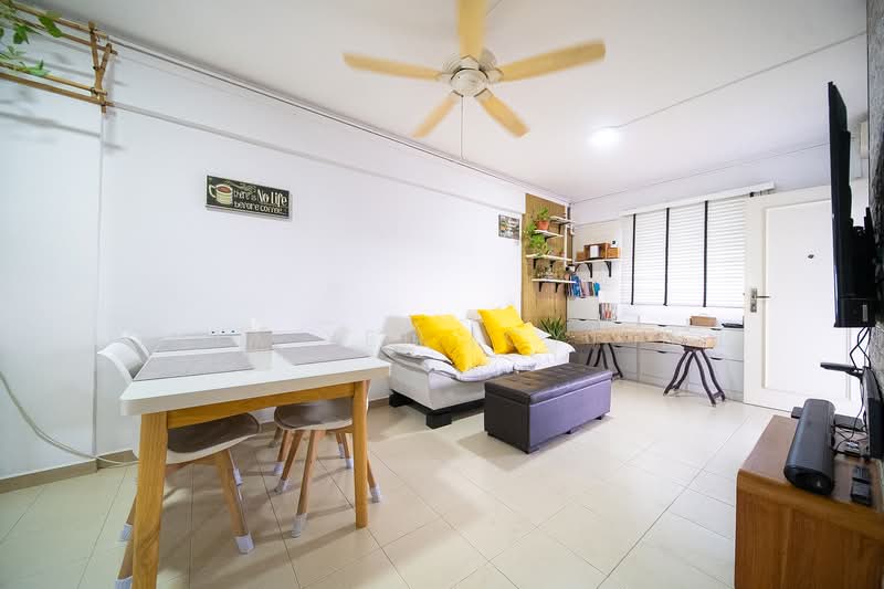 203 Yishun Street 21, 203 Yishun Street 21, 2 Bedrooms, 721 sqft, HDB Flat For Sale, by Chia Yei (CY) 佳业, 500135914 - Living Room - PropertyGuru.com.sg