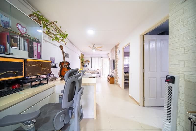 203 Yishun Street 21, 203 Yishun Street 21, 2 Bedrooms, 721 sqft, HDB Flat For Sale, by Chia Yei (CY) 佳业, 500135914 - Study - PropertyGuru.com.sg
