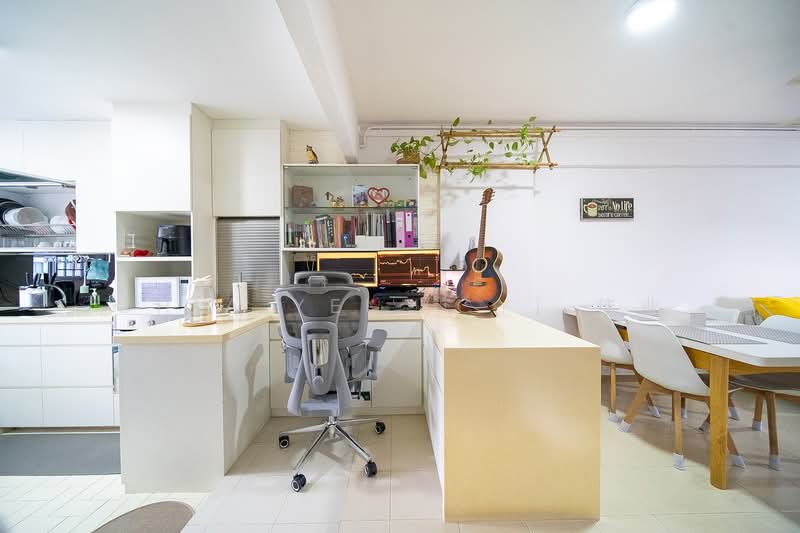 203 Yishun Street 21, 203 Yishun Street 21, 2 Bedrooms, 721 sqft, HDB Flat For Sale, by Chia Yei (CY) 佳业, 500135914 - Kitchen - PropertyGuru.com.sg