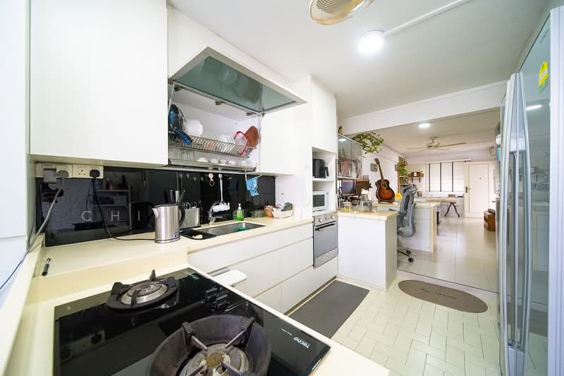 203 Yishun Street 21, 203 Yishun Street 21, 2 Bedrooms, 721 sqft, HDB Flat For Sale, by Chia Yei (CY) 佳业, 500135914 - Kitchen - PropertyGuru.com.sg