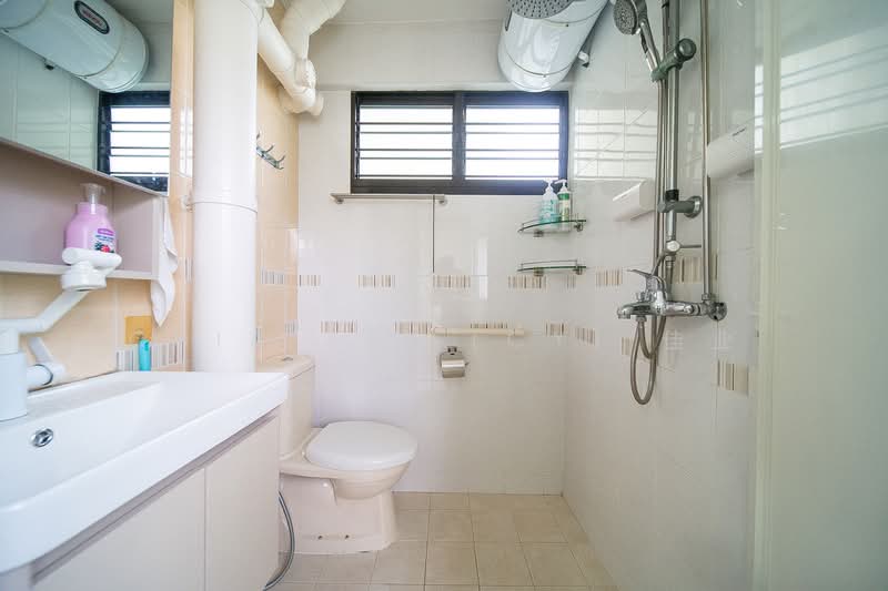 203 Yishun Street 21, 203 Yishun Street 21, 2 Bedrooms, 721 sqft, HDB Flat For Sale, by Chia Yei (CY) 佳业, 500135914 - Bathroom - PropertyGuru.com.sg