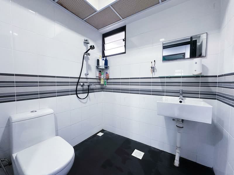 635B Senja Road, 635B Senja Road, 3 Bedrooms, 1,206 sqft, HDB Flat For Sale, by Asyraaf TCR, 500135918 - Bathroom - PropertyGuru.com.sg