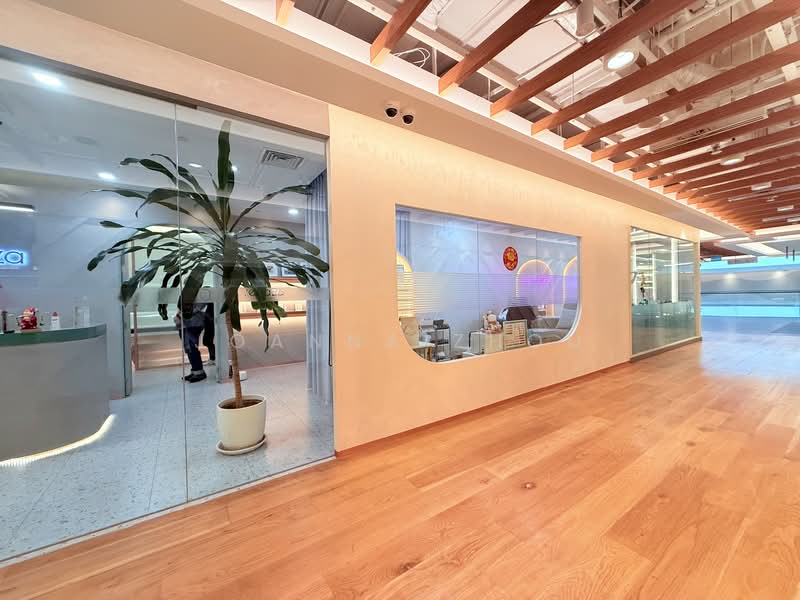 The Heeren, 260 Orchard Road, 1,507 sqft, Mall Shop For Rent, by Joanna Zhou, 500135921 - Interior - CommercialGuru.com.sg