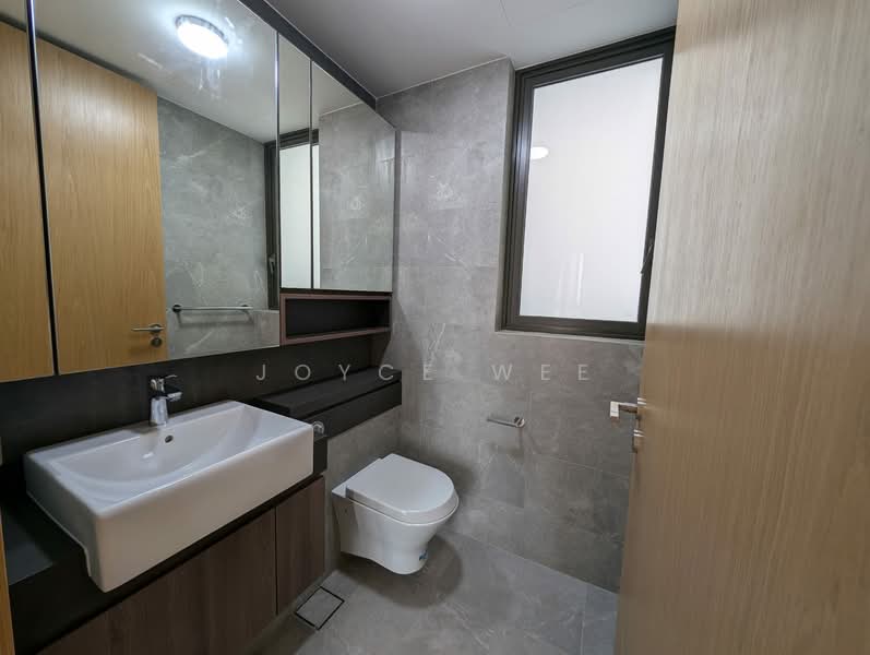Midwood, 8 Hillview Rise, 3 Bedrooms, 990 sqft, Condominium For Sale, by Joyce Wee, 500135927 - Bathroom - PropertyGuru.com.sg