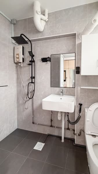417 Fajar Road, 417 Fajar Road, 3 Bedrooms, 1,119 sqft, HDB Flat For Sale, by Elliot Lin, 500135945 - Bathroom - PropertyGuru.com.sg