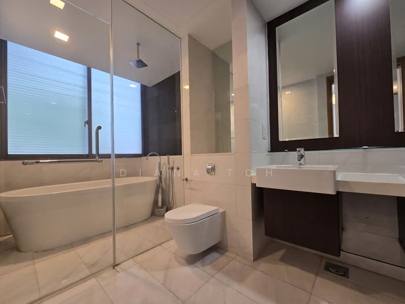 Hillcrest Villa, 1U Hillcrest Road, 5 Bedrooms, 3,154 sqft, Cluster House For Rent, by Diana Toh, 500135947 - Bathroom - PropertyGuru.com.sg