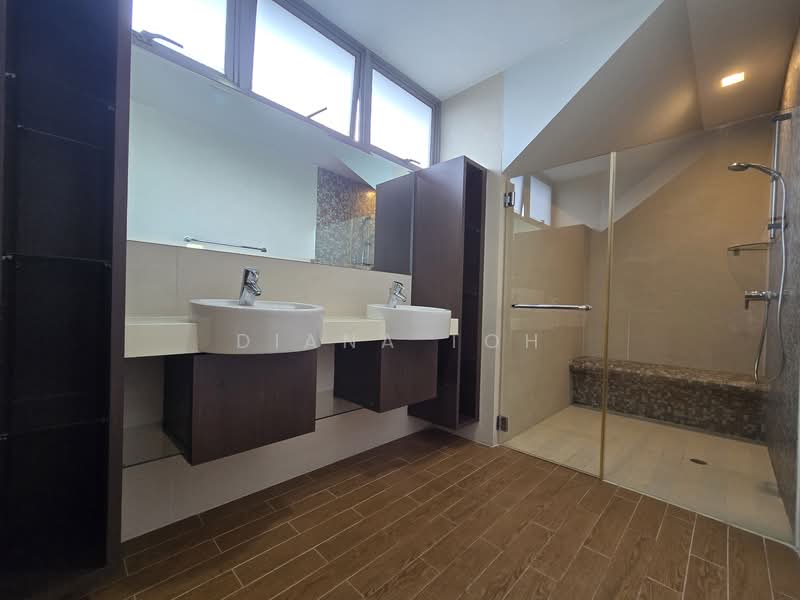 Hillcrest Villa, 1U Hillcrest Road, 5 Bedrooms, 3,154 sqft, Cluster House For Rent, by Diana Toh, 500135947 - Bathroom - PropertyGuru.com.sg